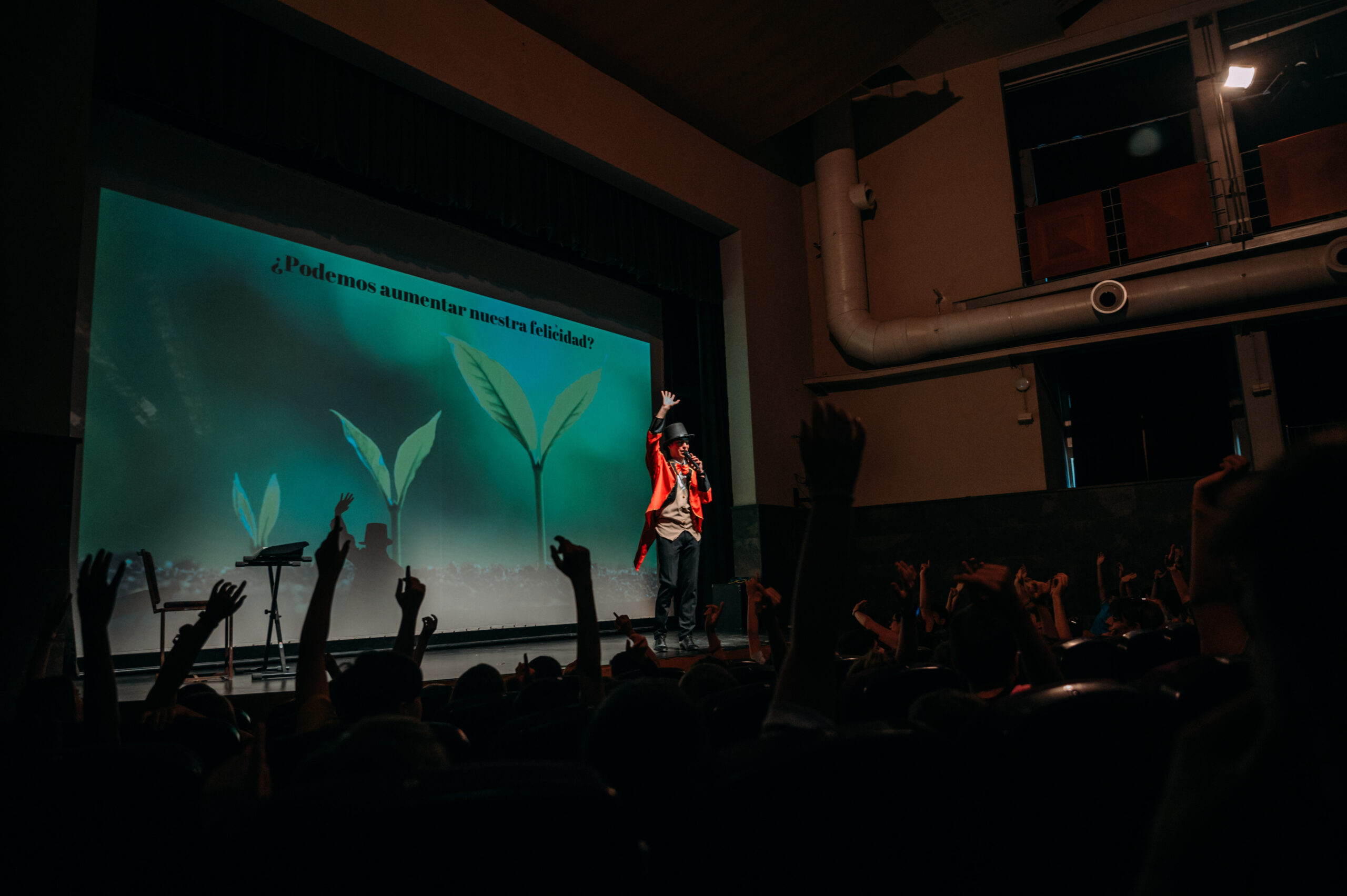 Alex en escenario amplio