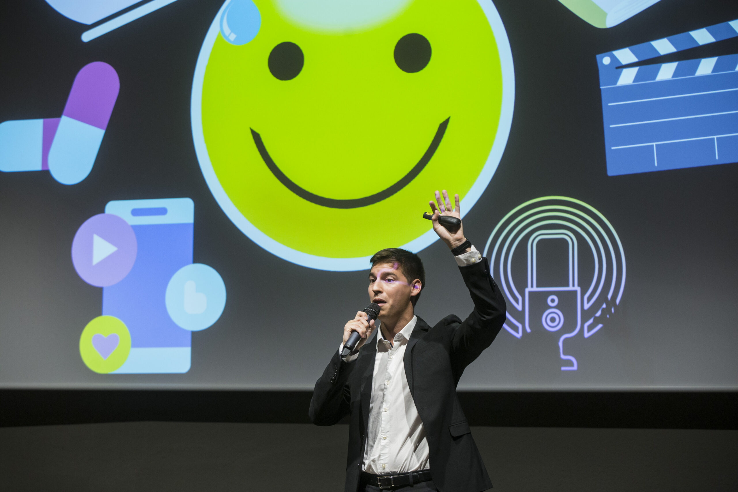 Alex expresión de impacto