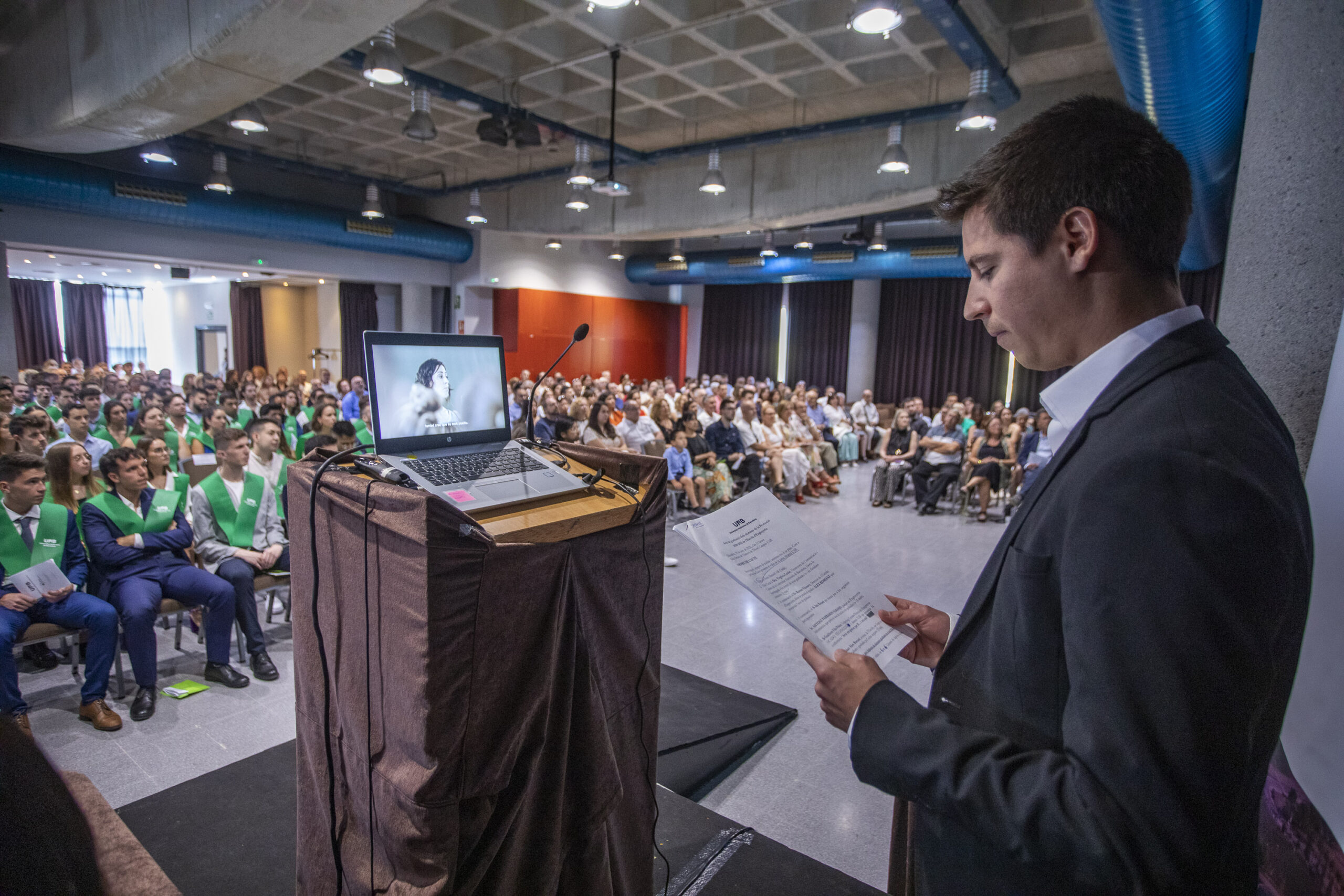 Panorámica auditorio lleno