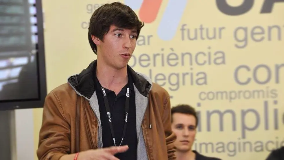Conversación con un profesional durante un evento