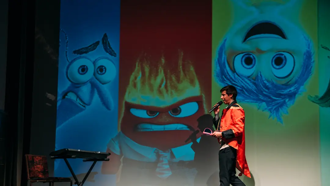 Alex Romaní en una conferencia sobre rendimiento y descanso