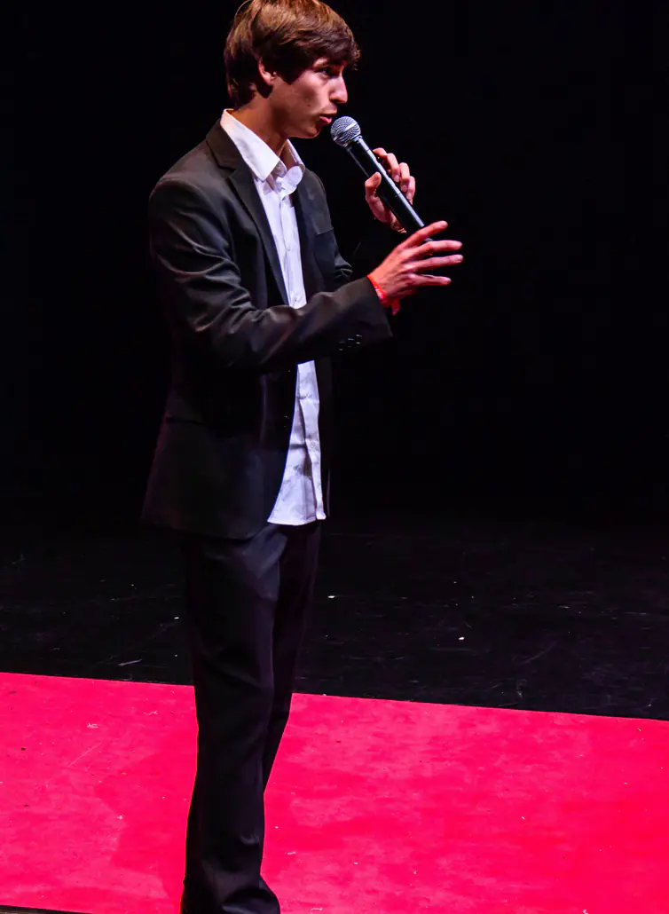 Alex Romaní durante una conferencia