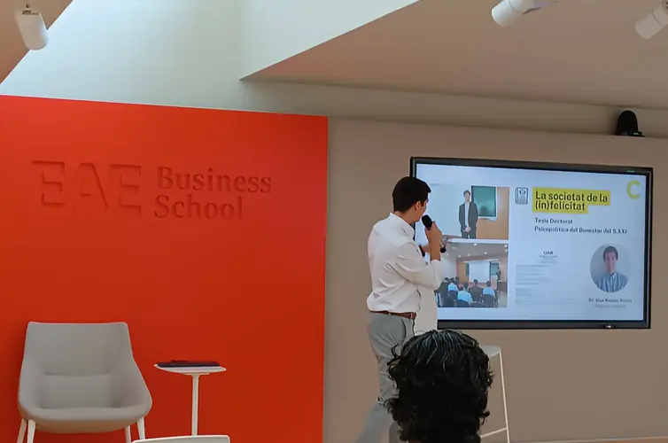 Alex Romaní dando clase