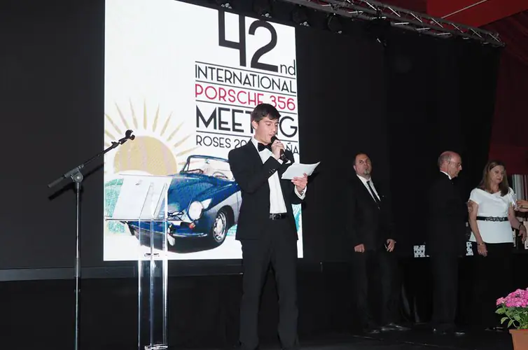 Alex Romaní como speaker en un evento