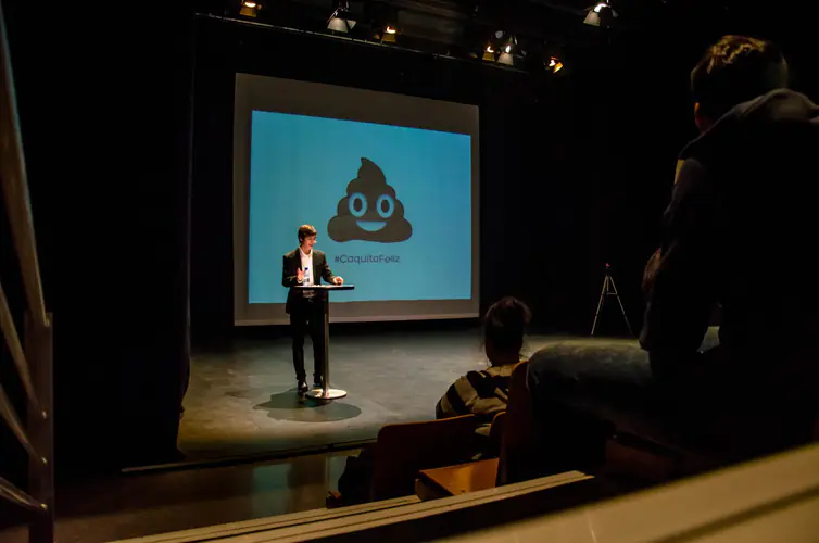 Alex Romaní como speaker en un evento