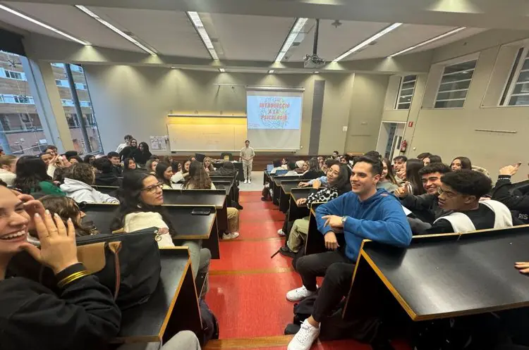 Alex Romaní dando clase